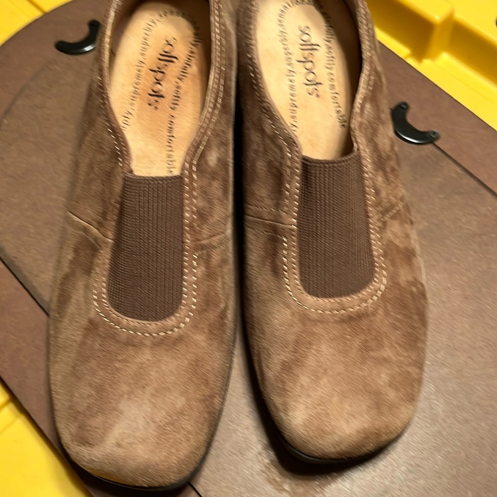 Women’s Softspots taupe wedge dress heels Sz8 1/2 W NWOTTS!